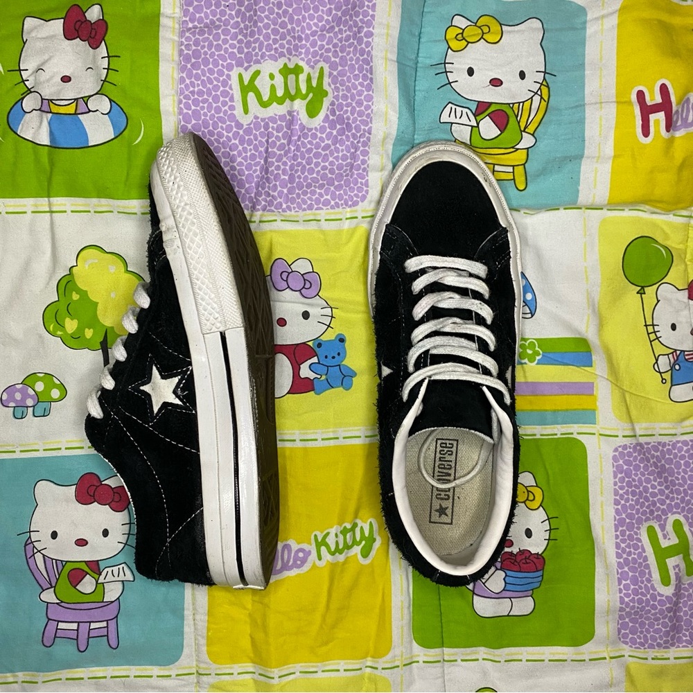 PRE SCUFFED converse just for you! Black and white textured converse with star